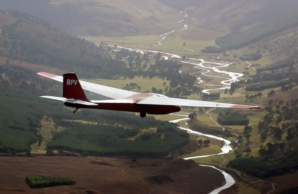 Learn to Fly a Glider in the Highlands